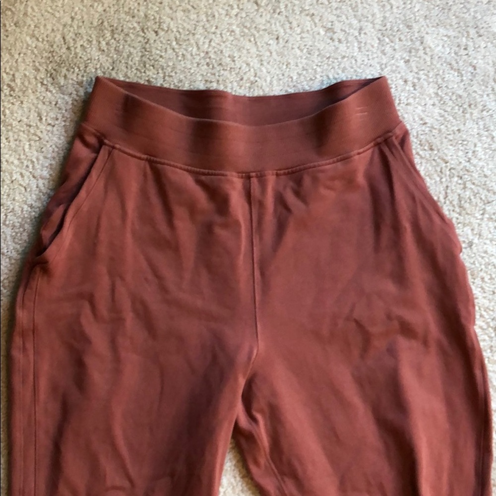 Lululemon Warm Down Jogger HR Rustic Clay
